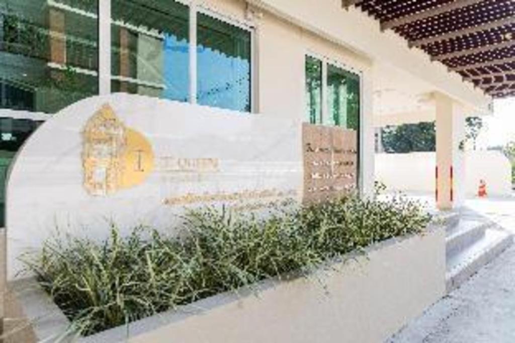 The Queen Palace Bangkok Exterior foto